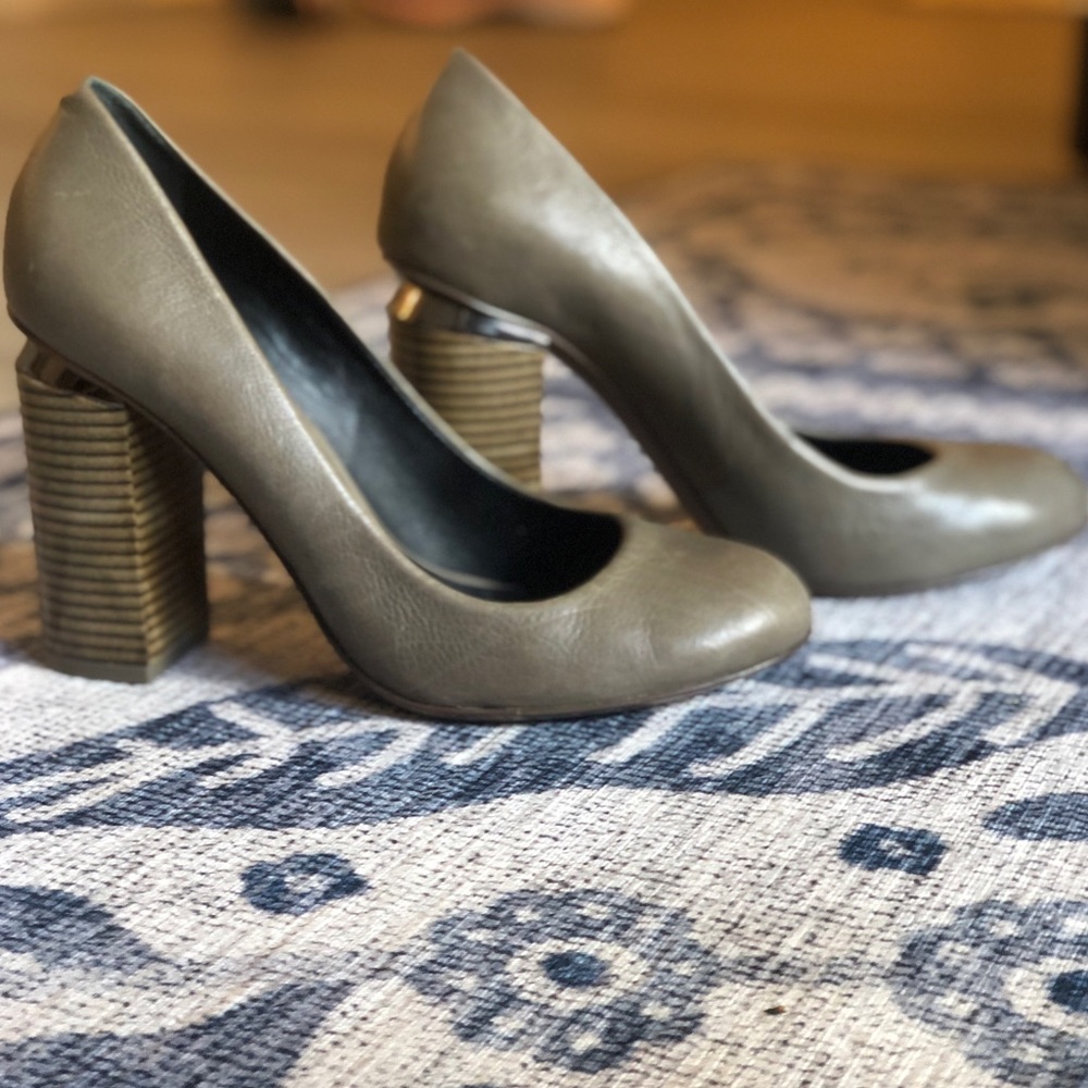 Tory Burch Khaki Stacked-Heel Pump